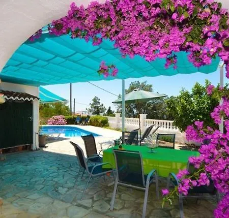 Вілла Caules Sleeps 10 Pool